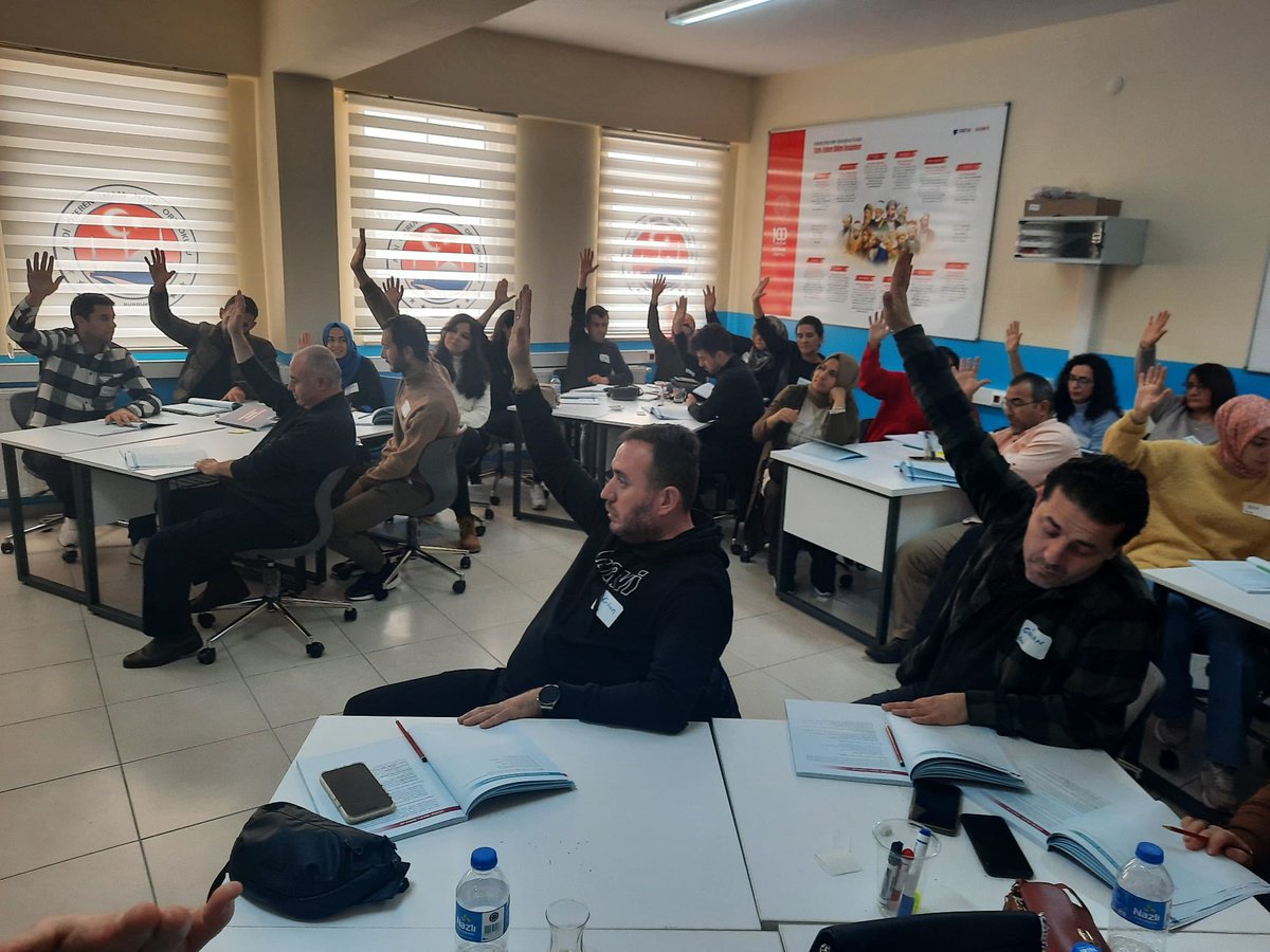 BurdurMEMARGE's tweet photo. Milli Eğitim Bakanlığı ile Öğretmen Akademisi Vakfı (ÖRAV) işbirliği protokolü çerçevesinde 7-8 Aralık tarihlerinde ayrı ayrı gerçekleştirilen "Okul Toplumunun Psikolojik Sağlamlığı Semineri" ve " Öğrenen Lider  Öğretmen Semineri" iki farklı okulda başarıyla tamamlanmıştır. https://t.co/UJH1wKoKNP