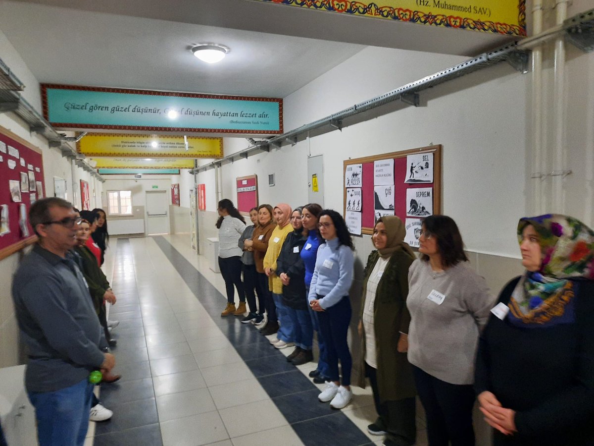 BurdurMEMARGE's tweet photo. Milli Eğitim Bakanlığı ile Öğretmen Akademisi Vakfı (ÖRAV) işbirliği protokolü çerçevesinde 7-8 Aralık tarihlerinde ayrı ayrı gerçekleştirilen "Okul Toplumunun Psikolojik Sağlamlığı Semineri" ve " Öğrenen Lider  Öğretmen Semineri" iki farklı okulda başarıyla tamamlanmıştır. https://t.co/UJH1wKoKNP