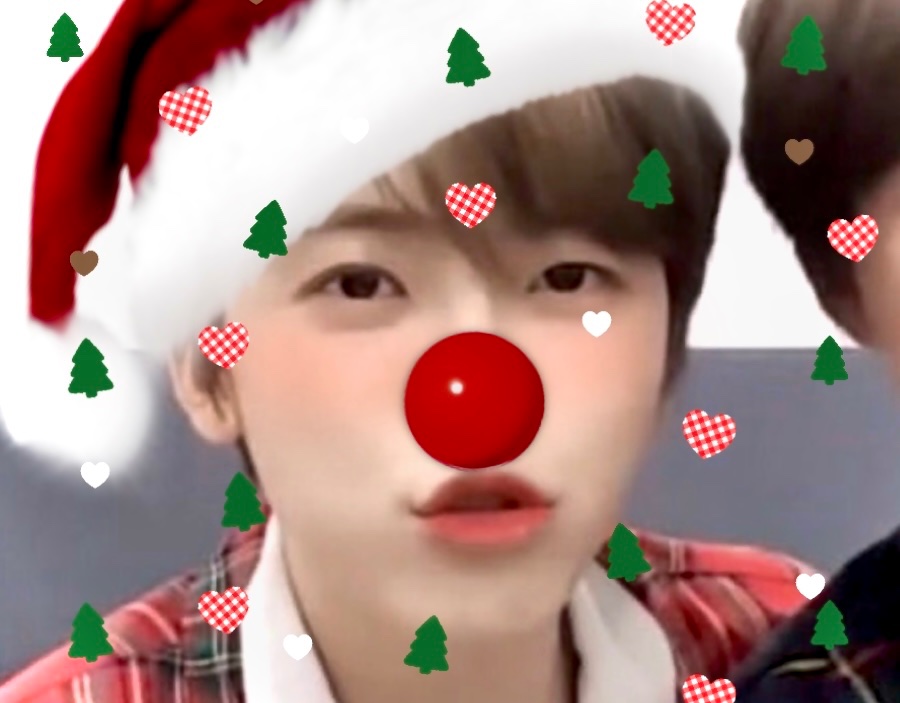 Christmas is coming ~**🧣🎄🎅🏻
＊┈┈┈┈＊┈┈┈┈＊┈┈┈┈
♡**!!⋆ ₊ ﾟ ☽ * ₊ ⋆𖤐