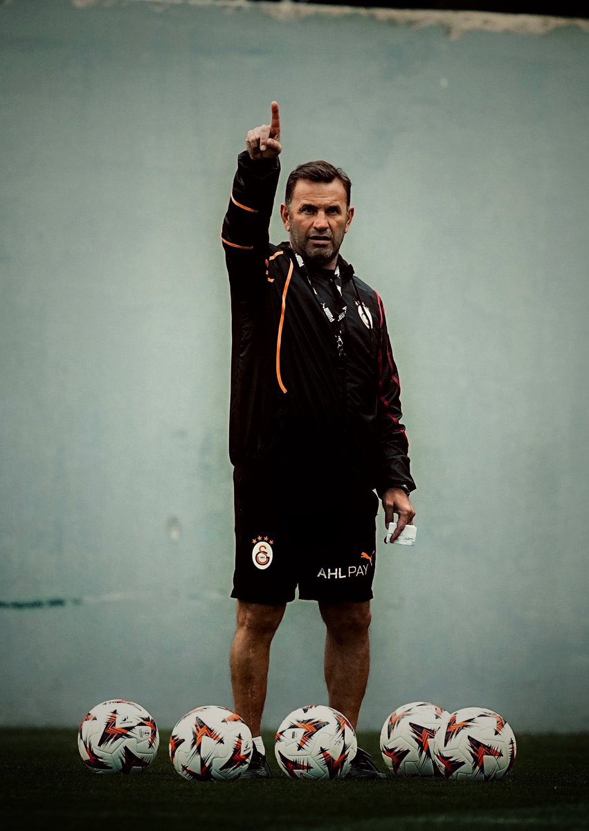 Kurduğu dominasyondan öyle korkuyorlar ki önünü kesebilmek için topyekun saldırıyorlar. Sen bu alçakları titretmeye devam edeceksin biz de bu kahpe düzene inat senin arkandan gelmeye devam edeceğiz hocam.