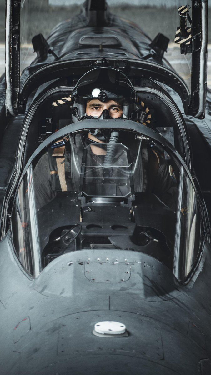 FuerzasMilCol's tweet image. Desde los cielos, las tripulaciones de nuestra @FuerzaAereaCol cumplen con valor su misión de proteger y servir a nuestra nación, llevando esperanza y seguridad a cada rincón del país.
#SiempreFirmes