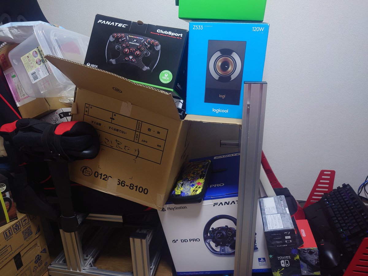 FD_INGRAM's tweet image. 引っ越して1週間。ようやくPC、ゲーム機、その他周辺機器の設置とネットの開通が完了。さすが10Gｂｐｓチョー速いｗ
これで収納関連の設置完了すればようやくハンコンに取り掛かれる、、、四十肩がようやく治る兆し見えてきたから早く設置してぇなぁ