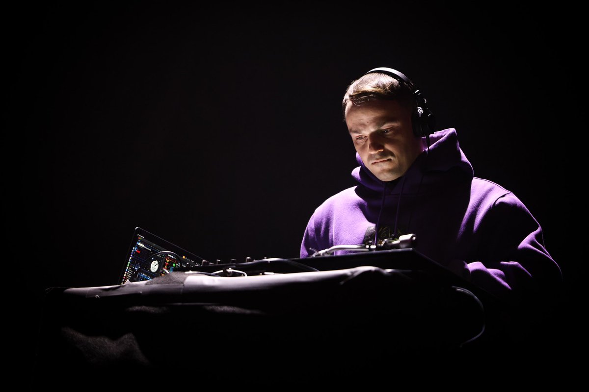 pm2theam's tweet image. Tā “phase dj” pārstāja pildīt savu funkciju un man bija ātri jāpārslēdzas uz standarta vinila adatām..))) labi, ka biju par to iepriekš padomājis un gatavs, tā ka novērst problēmu man aizņēma pāris sekundes. Citādi tas jau būtu pavisam cits sets, iesildot Gustavo arēnas šovu! 🙌🏻