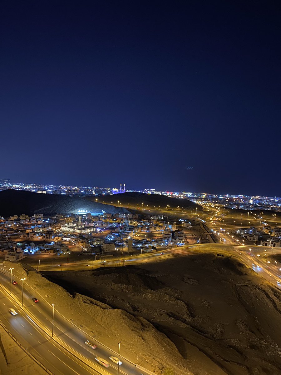 _farahbaluch's tweet photo. When the sun goes down, the city lights up ✨. https://t.co/f4tyV41o68