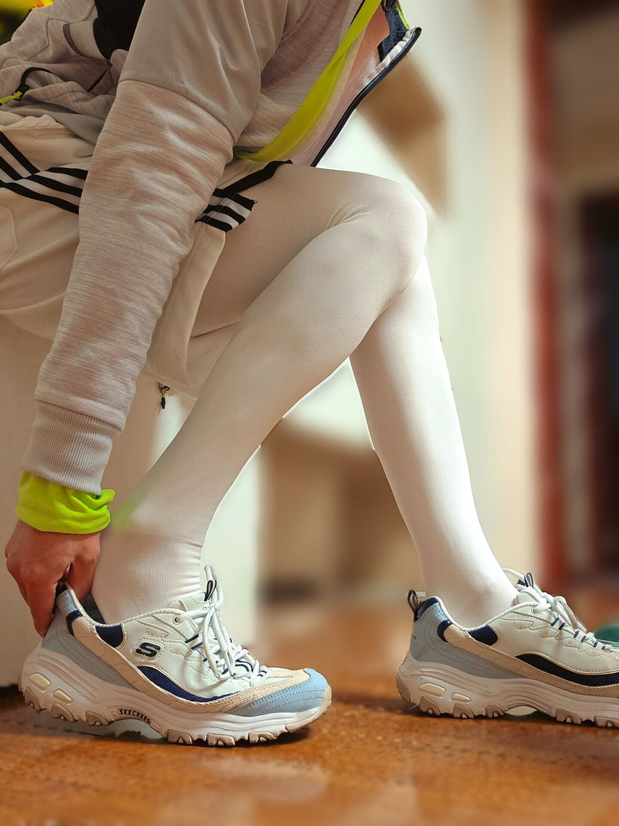 Raj：你是每天真的不瞌睡么？
Neo：怎么讲？
Raj：每天起得比鸡早，睡得比老鼠晚。小心睡着了再也起不来！
Neo：托您的福我离到那一天还早得很呢！