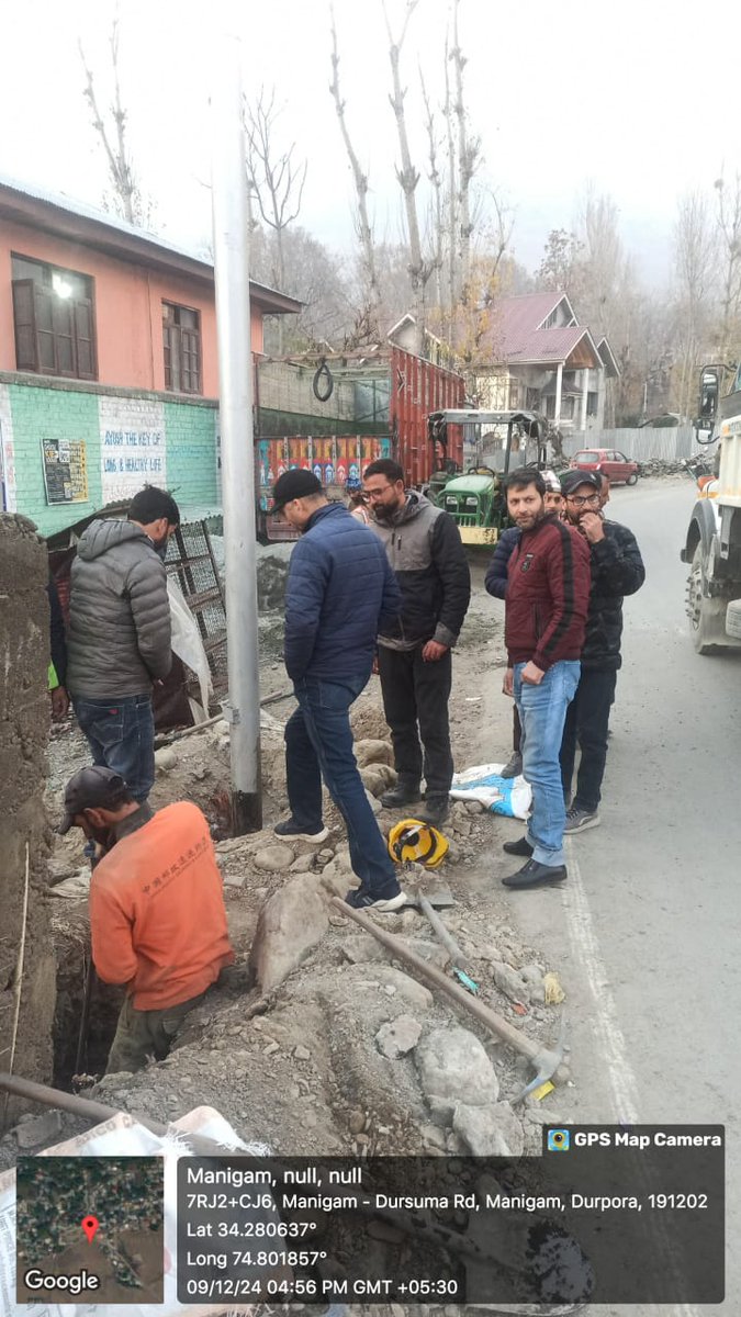 ESDManigam's tweet image. Erection of poles going on with full pace for manigam feeder under the Loss reduction scheme of #RDSS @EdGanderbal @KpdclG @cekpdcl @kpdclofficial @mussarat_zia