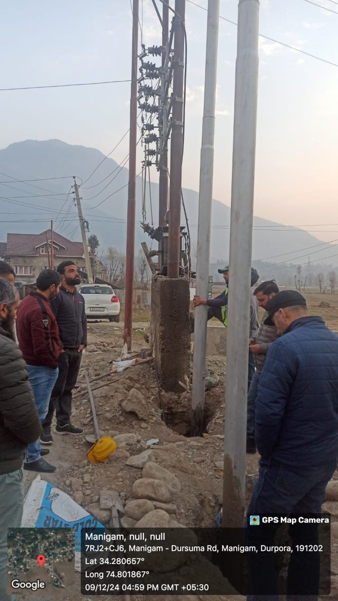 ESDManigam's tweet image. Erection of poles going on with full pace for manigam feeder under the Loss reduction scheme of #RDSS @EdGanderbal @KpdclG @cekpdcl @kpdclofficial @mussarat_zia