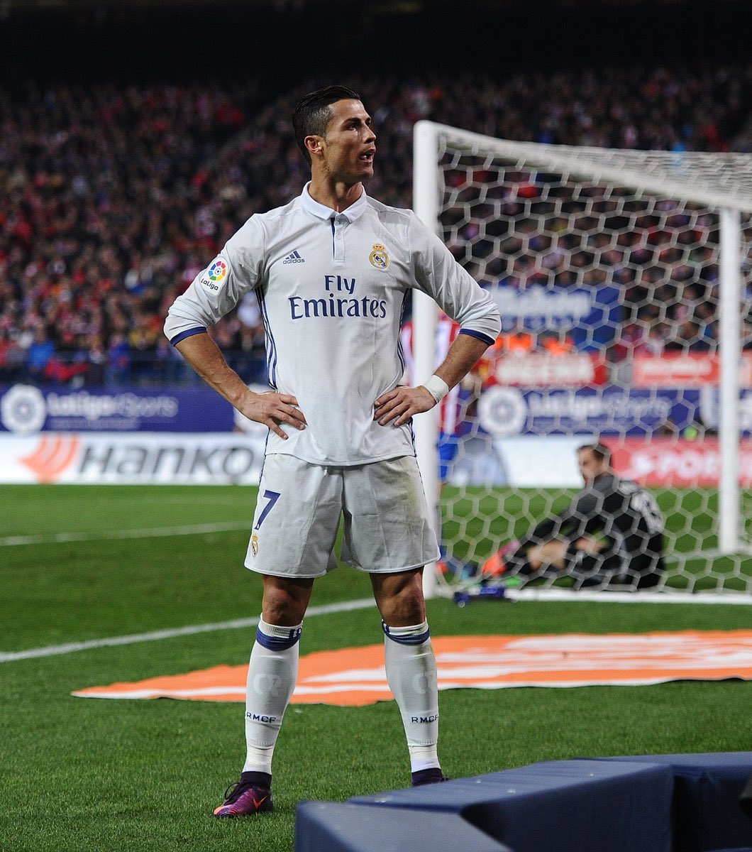 ElInmortal____'s tweet photo. Sin hormonas.
Sin la FIFA.
Sin la UEFA.
Sin la prensa.
Sin France Football.
Sin Negreira.
Sin Jeques.

Talento.
Trabajo.
Sacrificio.

Ese fue Cristiano Ronaldo. El héroe que el fútbol se merecía, pero no el que necesitaban las élites. El auténtico Caballero Oscuro 🐐 https://t.co/AQH6UHHyPJ