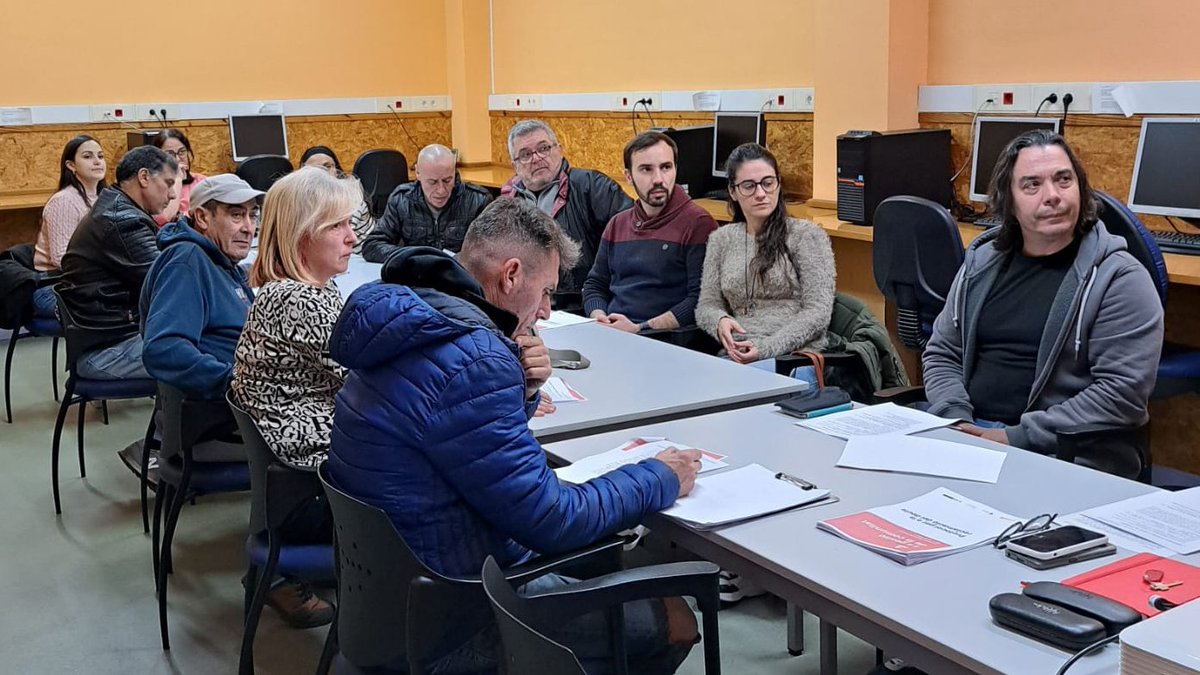 assocVINCLE's tweet image. 4/5 Les valoracions del cicle #VivintEnComunitat a Montcada i Reixac hanestat molt positives, amb interès per part de les assistents en continuar amb noves sessions i crear un espai periòdic de trobada entre persones referents de les #comunitats