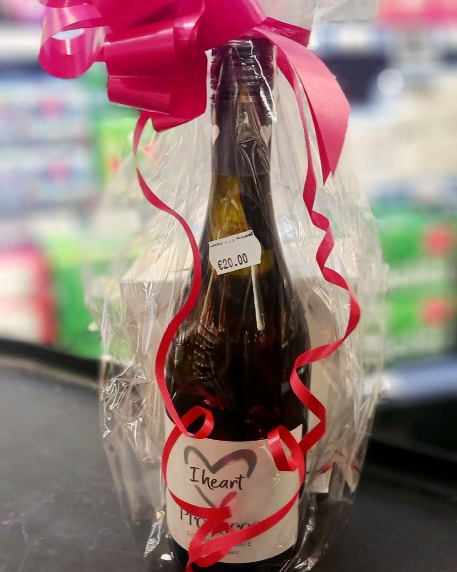 OBriensJunction's tweet photo. Christmas gifting made easy 🎁✨

Create the perfect hamper with your loved one’s favourite treats &amp; drinks, or pick from our ready-made options.

Prices start at just €20 👌 https://t.co/nYa5DTmlpt