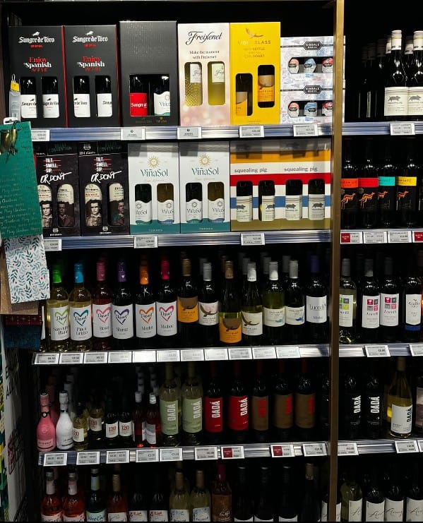 Christmas gifting made easy 🎁✨

Create the perfect hamper with your loved one’s favourite treats &amp; drinks, or pick from our ready-made options.

Prices start at just €20 👌