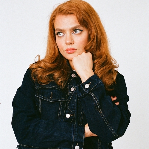 MusicNewsWeb's tweet image. Rising star Indira May infuses jazzy tones with indie and electronic flair on new EP ‘Imaginary Problems’ - #IndiraMay #ImaginaryProblems @indirasmusic