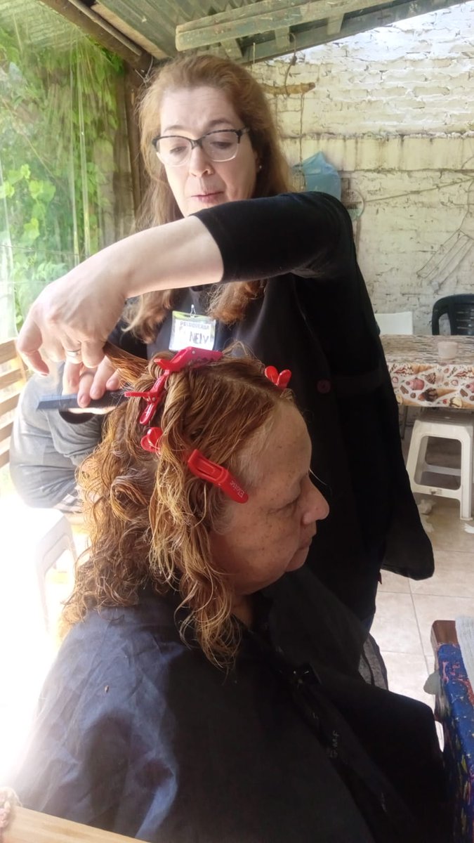 promfamiliarmsm's tweet photo. Continúan las intervenciones en delegaciones, CAPS, centros de jubilados y Soc. de fomento de los equipos de pedicuria y peluquería de forma gratuita para niños, adultos y adultos mayores. Estos días estuvieron en los barrios:
-Sta. Brígida
-Parque La Gloria
-Colibrí https://t.co/eVMQScDjD2