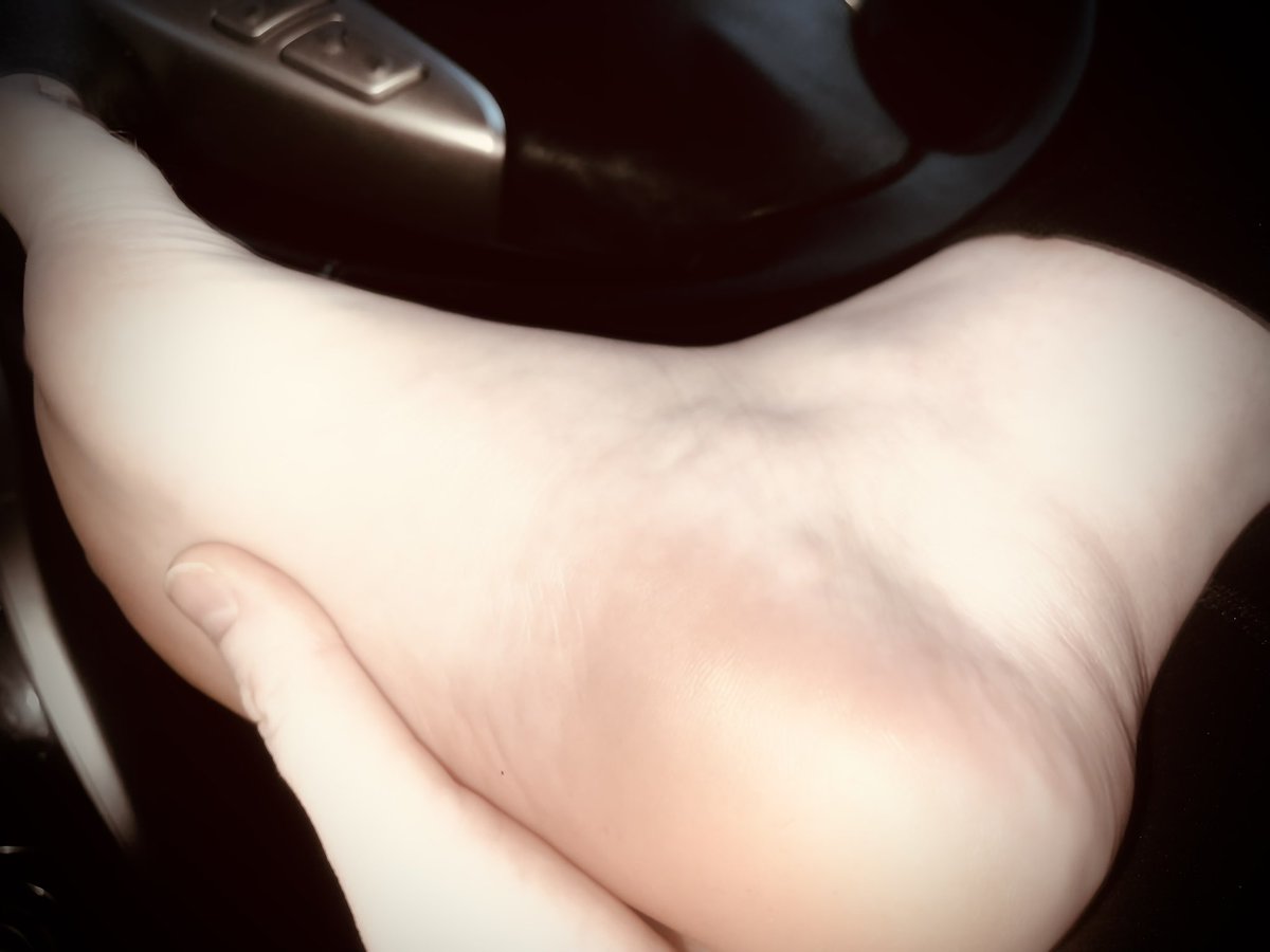 miahmexox's tweet photo. Leaving this here 😏 #preview#foot#footfetish#lickit#throne#payup#footfluencer#spoilme https://t.co/1F342wt67c