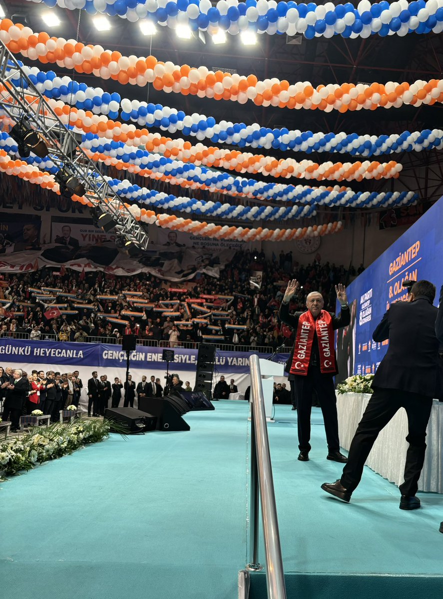 Avmahmutaydinn's tweet photo. AK Parti Gaziantep 8. Olağan İl Kongresi, Cumhurbaşkanımız ve Genel Başkanımız Sayın Recep Tayyip Erdoğan’ın teşrifleriyle büyük bir coşku ve heyecanla gerçekleşti. Bu önemli günde, teşkilatımızın her kademesinden büyük bir birlik ve dayanışma örneği sergileyen tüm  arkadaşlarımıza teşekkür ediyorum.

Kongremiz vesilesiyle şahsıma yeni yönetimde görev alma onurunu veren İl başkanımız Sayın Fatih Muhaddis Fedaioğlu’na minnettarlığımı sunuyorum. Bu güven ve sorumluluğu layıkıyla yerine getirmek için var gücümüzle çalışacağız.
@RTErdogan 
@erkankandemir 
@fmfedaioglu 
@AKPartiG_Antep 
@fyzllhkilic1 
@AvKagan 
@AvAhmetErkan27 
@avhaticeensari 
@Emnylmaz96 
@caglayanyavuz 
@hhasansadic 
@d_ozkececi