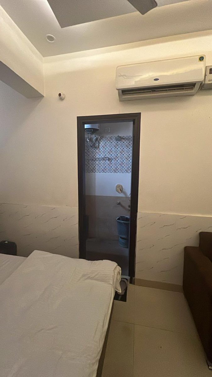 Fatehdeep19's tweet photo. @oyorooms @riteshagar today, I booked a hotel in Bathinda city my booking id MB383733 The room was not clean and also LCD not working and washroom also not clean and staff behaviour very rudely. I call OYO customer service, but they are not help me. https://t.co/U7bzKrYmbH