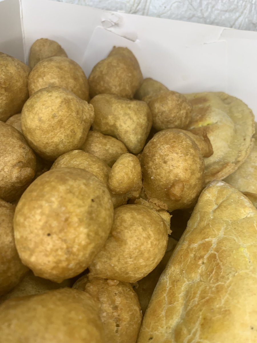 wcpbakes's tweet photo. Our not so small small chops and meatpies, will leave you asking for more🥳🥳 https://t.co/L6htYzUctM
