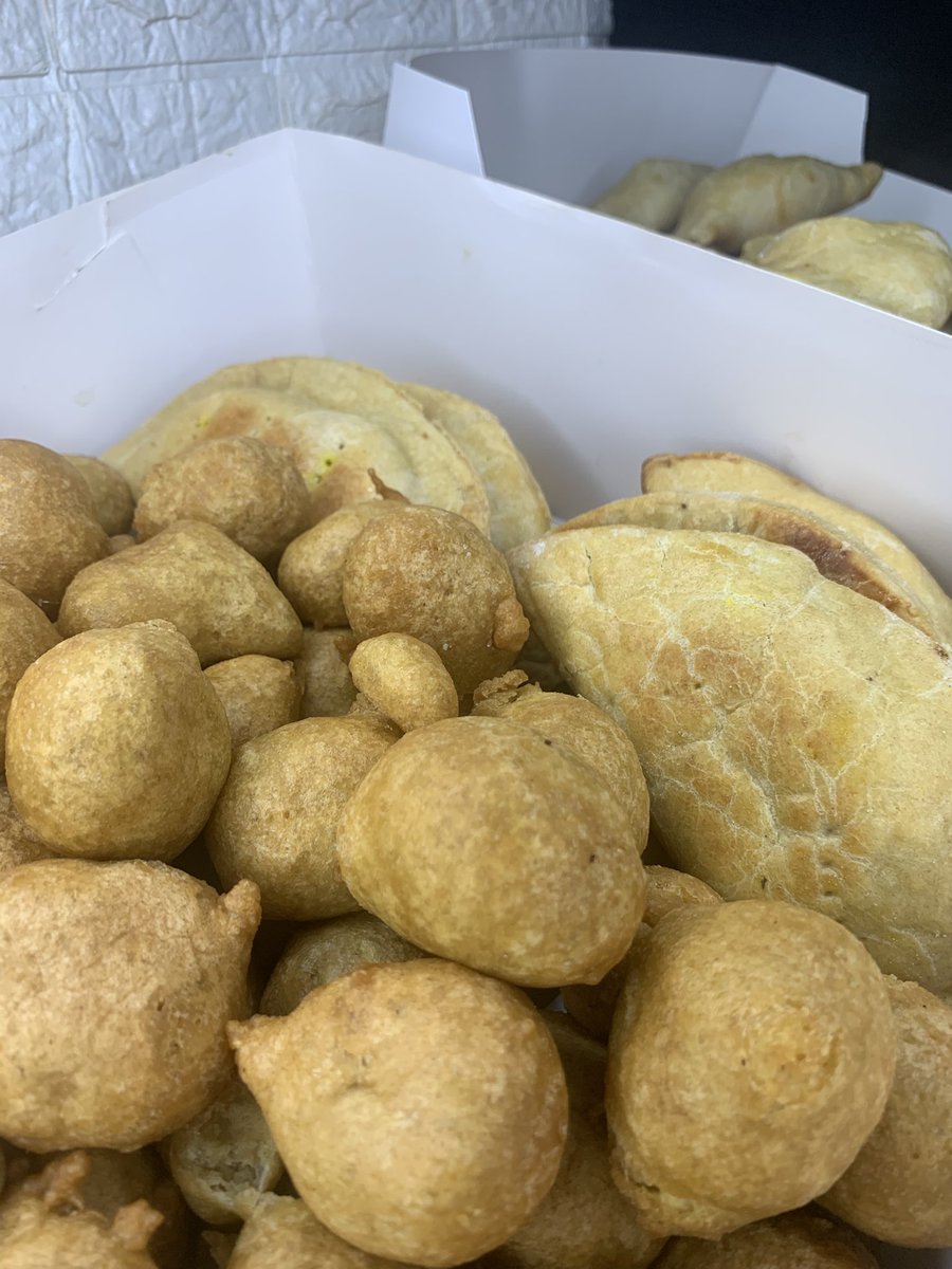 wcpbakes's tweet photo. Our not so small small chops and meatpies, will leave you asking for more🥳🥳 https://t.co/L6htYzUctM