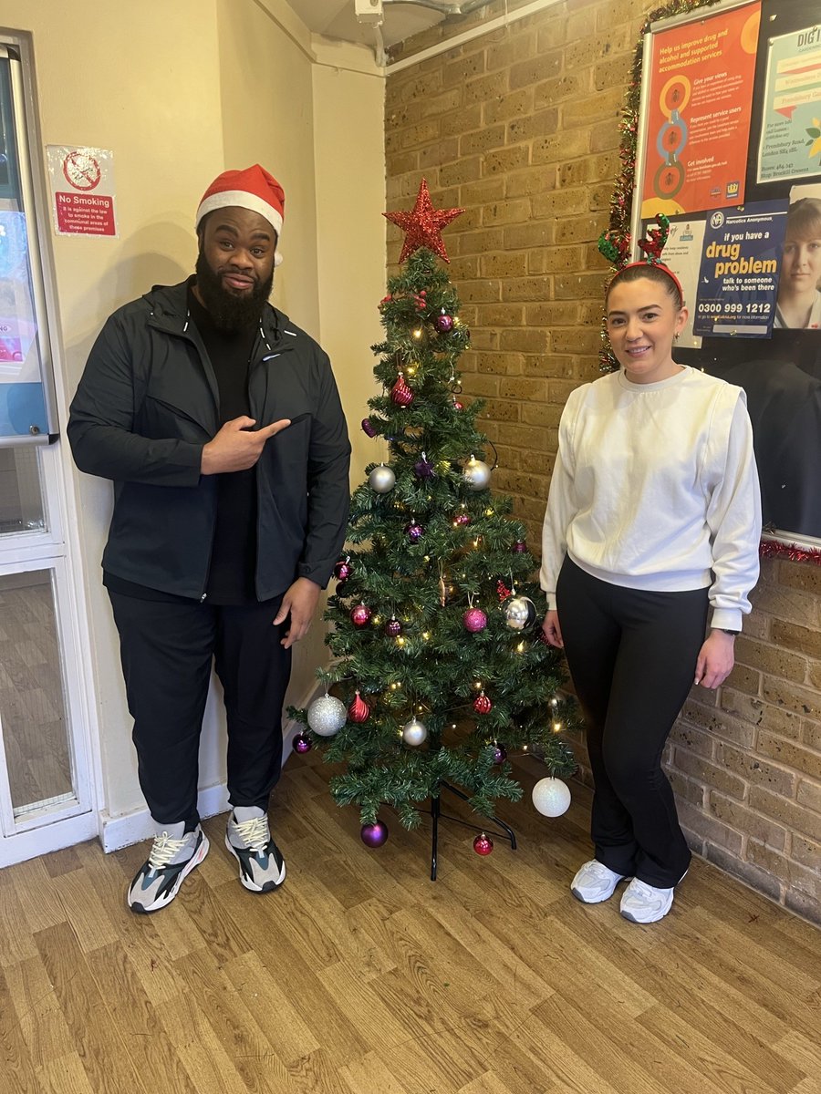 Regular_C's tweet photo. We recently teamed up with @StMungos to transform a communal space into a warm and Christmassy environment. Huge thanks to @CBRE for spreading Christmas cheer with us. A day well spent #CreatingBetterPlaces! #StMungos #Community https://t.co/N0N7YBdqzE