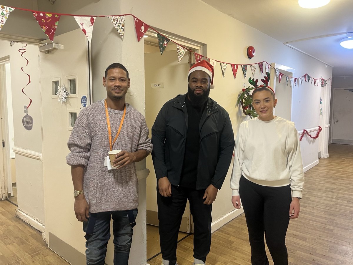 Regular_C's tweet photo. We recently teamed up with @StMungos to transform a communal space into a warm and Christmassy environment. Huge thanks to @CBRE for spreading Christmas cheer with us. A day well spent #CreatingBetterPlaces! #StMungos #Community https://t.co/N0N7YBdqzE