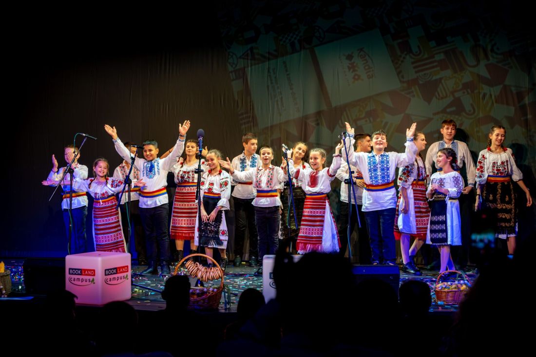 Advertising4URO's tweet image. Gala BookLand, un reper pentru excelență în educație și revitalizarea învățământului la sat

#constructii, #copii, #educatie, #ong, #scoala, #social  
Vezi TOT   advertising4u.ro/gala-bookland-…