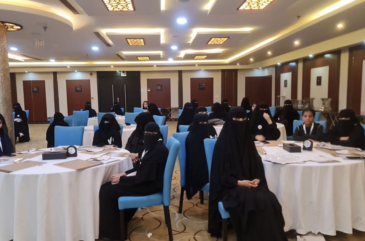 MOE_NJR's tweet photo. نفذت الإدارة العامة للتعليم بمنطقة نجران ممثلة في إدارة أداء التعليم "قسم النشاط الطلابي"، ورشة تدريبية لبرنامج #منافسات_اللغة_العربية، بهدف تأهيل الطلبة المرشحين والمرشحات في اللغة العربية من المرحلتين المتوسطة والثانوية وتهيئتهم لدخول التصفيات.
#تعليم_نجران https://t.co/XIA4MqDux6