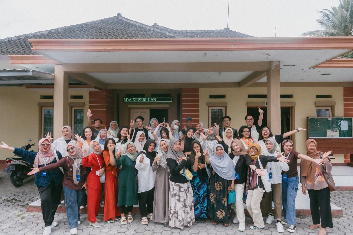 unwomenid's tweet photo. 🌟 It's A Wrap! 🌟  

@unwomenid bersinergi dengan @GemaAlamNTB untuk mendukung advokasi orang muda di isu kekerasan terhadap perempuan dan anak perempuan dan perubahan iklim. 

#EmPowerForClimate #16HAKTP #16Days https://t.co/yCRzkbvrCn