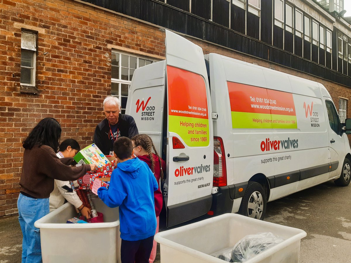 Chetham's School of Music (@chethams) on Twitter photo Last Friday, our students gathered all the items for Ā <a href="/WoodSt_Mission/">Wood Street Mission</a>'s Christmas AppealĀ and helped to load them into the collection vanšš Thanks to the generosity of parents, carers and students, Chets has donated toys, books, chocolate and wrapping paper aplenty!š§” Last Friday, our students gathered all the items for Ā <a href="/WoodSt_Mission/">Wood Street Mission</a>'s Christmas AppealĀ and helped to load them into the collection vanšš Thanks to the generosity of parents, carers and students, Chets has donated toys, books, chocolate and wrapping paper aplenty!š§”