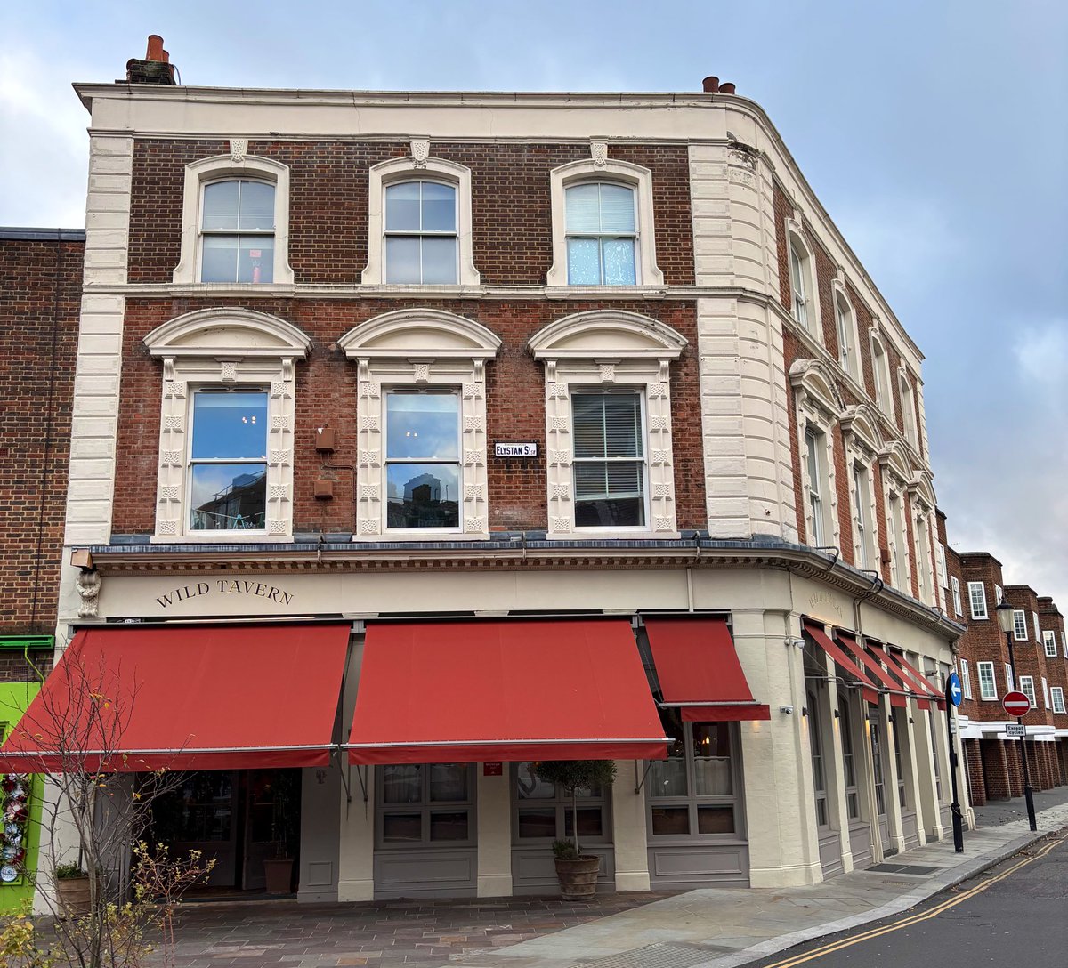 LondonPubMap's tweet photo. The Red House in the backstreets of Chelsea, now converted to a restaurant.
#Chelsea #deadpub https://t.co/d2NieFBrPN