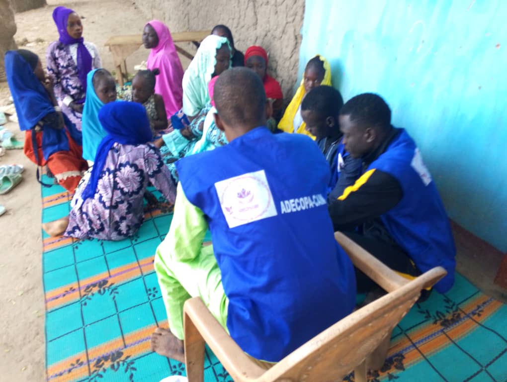 Adecopa_21's tweet photo. Ce 8/12/2024, l'équipe de @Adecopa_Cam08 à Blangoua a organisé un #FGD avec les filles à Daboulda 2 dans le cadre des #16joursdactivisme

Les discussions ont porté sur les droits des femmes &amp; filles, la santé sexuelle &amp; reproductive &amp; les mécanismes de protection contre les VBG . https://t.co/mn4vVTsXlZ