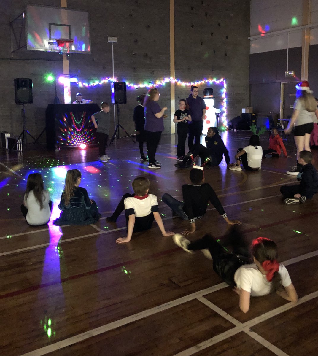 ysortit's tweet photo. What an amazing #ClydebankChristmasParty! πβ¨ 160 attendees, familiar & new faces, and tons of festive spirit! Huge thanks to our volunteers, young leaders, staff, and the local Coop on Kilbowie Rd for their generous selection box donation! π #CommunitySupport #NeverNeededMore https://t.co/nu03bd5dJE