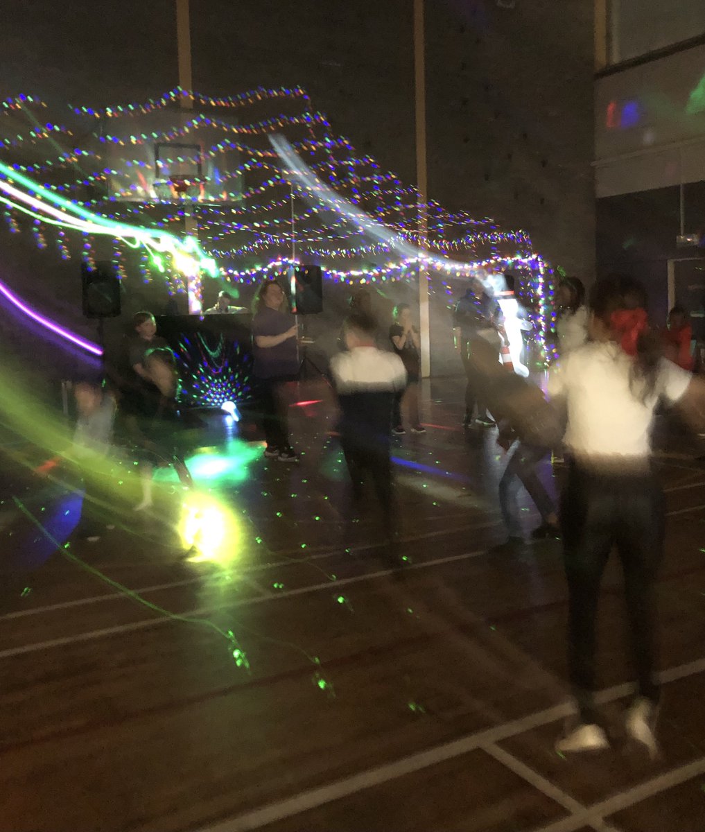 ysortit's tweet photo. What an amazing #ClydebankChristmasParty! πβ¨ 160 attendees, familiar & new faces, and tons of festive spirit! Huge thanks to our volunteers, young leaders, staff, and the local Coop on Kilbowie Rd for their generous selection box donation! π #CommunitySupport #NeverNeededMore https://t.co/nu03bd5dJE