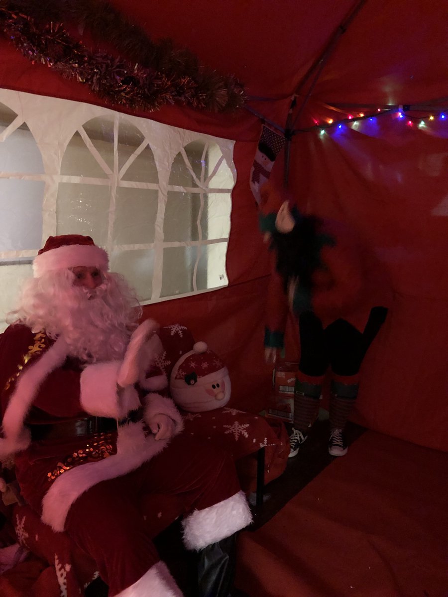 ysortit's tweet photo. What an amazing #ClydebankChristmasParty! πβ¨ 160 attendees, familiar & new faces, and tons of festive spirit! Huge thanks to our volunteers, young leaders, staff, and the local Coop on Kilbowie Rd for their generous selection box donation! π #CommunitySupport #NeverNeededMore https://t.co/nu03bd5dJE