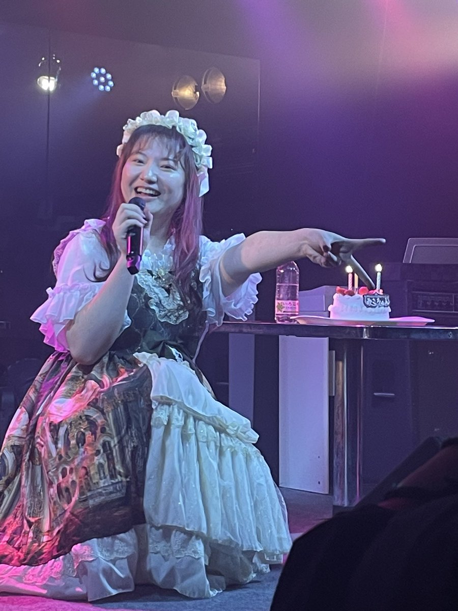 misacyanohen's tweet photo. そしてお誕生日おめでとう！いくつになっても可愛い笑顔と可愛いお洋服でいてくださいね🎂

#藍川美彩 https://t.co/JacqQmOMa7