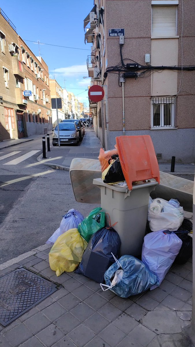 avbarriozofio's tweet photo. #UseraSuCaca
📍Calle Marina Vega 35
@Lineamadrid https://t.co/tAYFdy114s