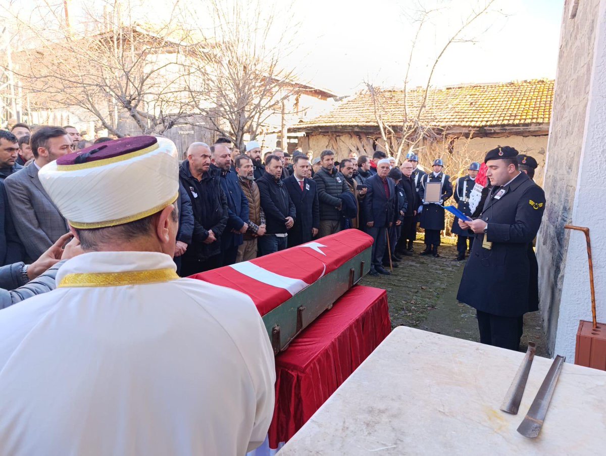 15 Temmuz Gazimiz Hasan Hüseyin Bayar’ı, memleketi Çankırı Çerkes Bayındır Köyü’nde ebediyete uğurladık.

15 Temmuz’un kıymetli Şehit ve Gazilerini rahmet, minnet ve hürmetle anıyoruz.

#15Temmuz #ŞehitlerimizeMinnet #GazilerimizeHürmet

<a href="/drbetulsayan/">Dr.Betül Sayan Kaya 🇹🇷</a> <a href="/Akparti/">AK Parti</a> <a href="/AKPartiSPBGM/">AK Parti Sosyal Politikalar Başkanlığı 🇹🇷</a>