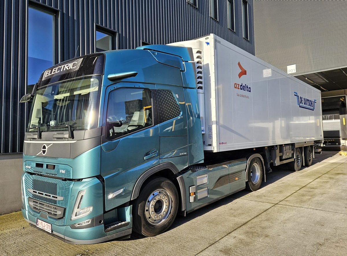 az_delta's tweet photo. 🚚 Een primeur: deze week voert firma De Duytsche het vrachtverkeer tussen onze campussen uit met een elektrische vrachtwagen. De korte afstanden tussen de campussen zijn ideaal voor deze test. Na de test volgt een evaluatie. #azdelta #elektrisch #rijden #duurzaamheid https://t.co/iSDiOZ6UO6