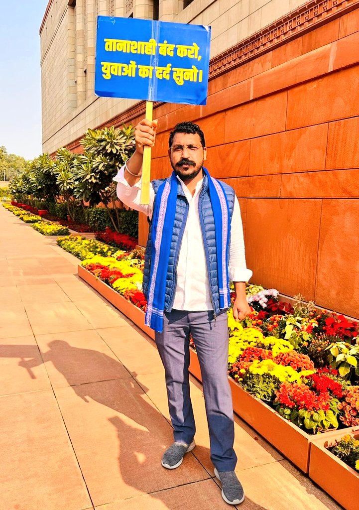 SatendraVidrohi's tweet photo. देश में आन्दोलन कई हुए हैं, लेकिन नेतृत्वकर्ता एक ही रहें नगीना लोकसभा से सांसद @BhimArmyChief जी रहे हैं। https://t.co/DS3Nv53wp1