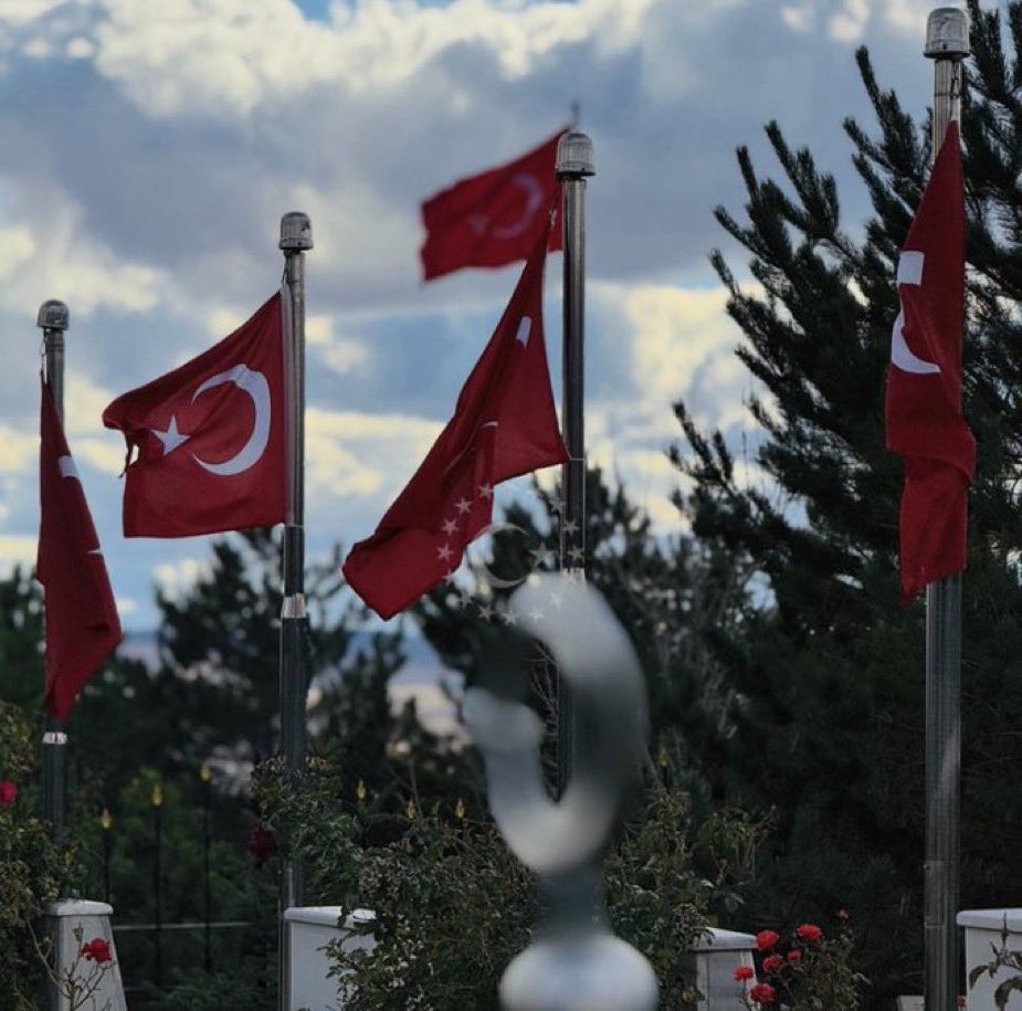 İnna Lillâhi ve İnnâ İleyhi Raciûn

Isparta’da eğitim uçuşu yapan bir helikopterimizin düşmesi sonucu 6 vatan evladı Şehit olmuştur.
Şehitlerimize Allah’tan rahmet; ailelerine sabır diliyoruz. 
🇹🇷🇹🇷🇹🇷
#şehidimizvar