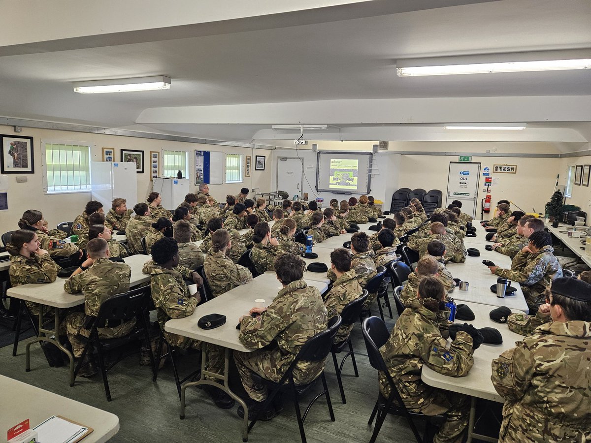 ComdtB_CI_ACF's tweet photo. Great to see C Coy undertaking the @AC_INCLUSION module on #campaignagainstgenderbasedviolence for #HumanRightsDay.
Essential instillation of acceptable behaviour and what to do if any unacceptable gender-based behaviour is experienced.
#Valuesandstandards https://t.co/QFxmHcqphU