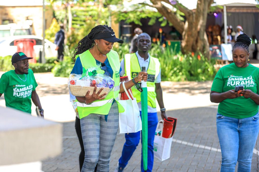 Imagine unaeza #SambazaFurahaNaSafaricom it’s quite easy <a href="/SafaricomPLC/">Safaricom PLC</a> will be giving out gifts all you have to do is be on the look as the caravan will be heading to costal region they will be passing by Masili, Wamunyu, Katangi, Kwa Vonza, Kabati, Kitui Town, Kisasi, Kaa rada