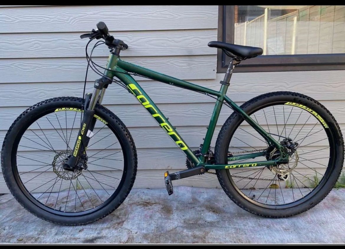 This Bike was stolen close by The Grove Pub in Surbiton on December 3rd at around 8pm,
Any information please contact stmarks@met.police.uk or report online via 101