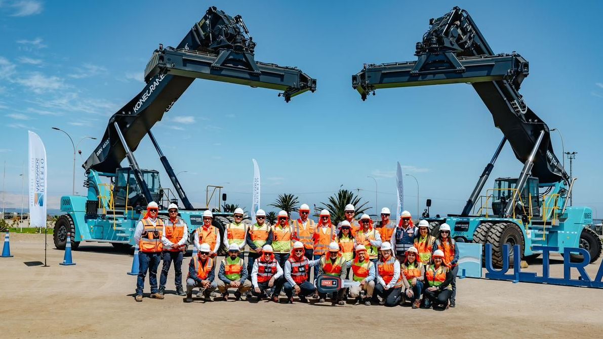 WorldCargoNews's tweet photo. 🔻 Puerto Angamos acquires two Konecranes reachstackers: https://t.co/DkWv7lWqmH
@PuertoAngamos @Konecranes
#Ports #Chile #ReachStackers #WorldCargoNews https://t.co/3Ynh0PxJR2