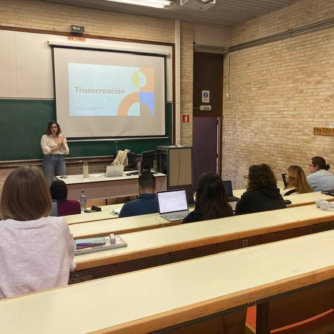 FFT_Uvigo's tweet photo. Velaquí algunhas imaxes do curso de transcreación que tivo lugar a semana pasada para o alumnado do #MTCI.
@uvigo #uvigo #Filología #Filoloxía #FilologíaYTraducción #FiloloxíaeTradución #FFT #TraduciónParatradución @Limiares #transcreación https://t.co/27l4PeKZJA