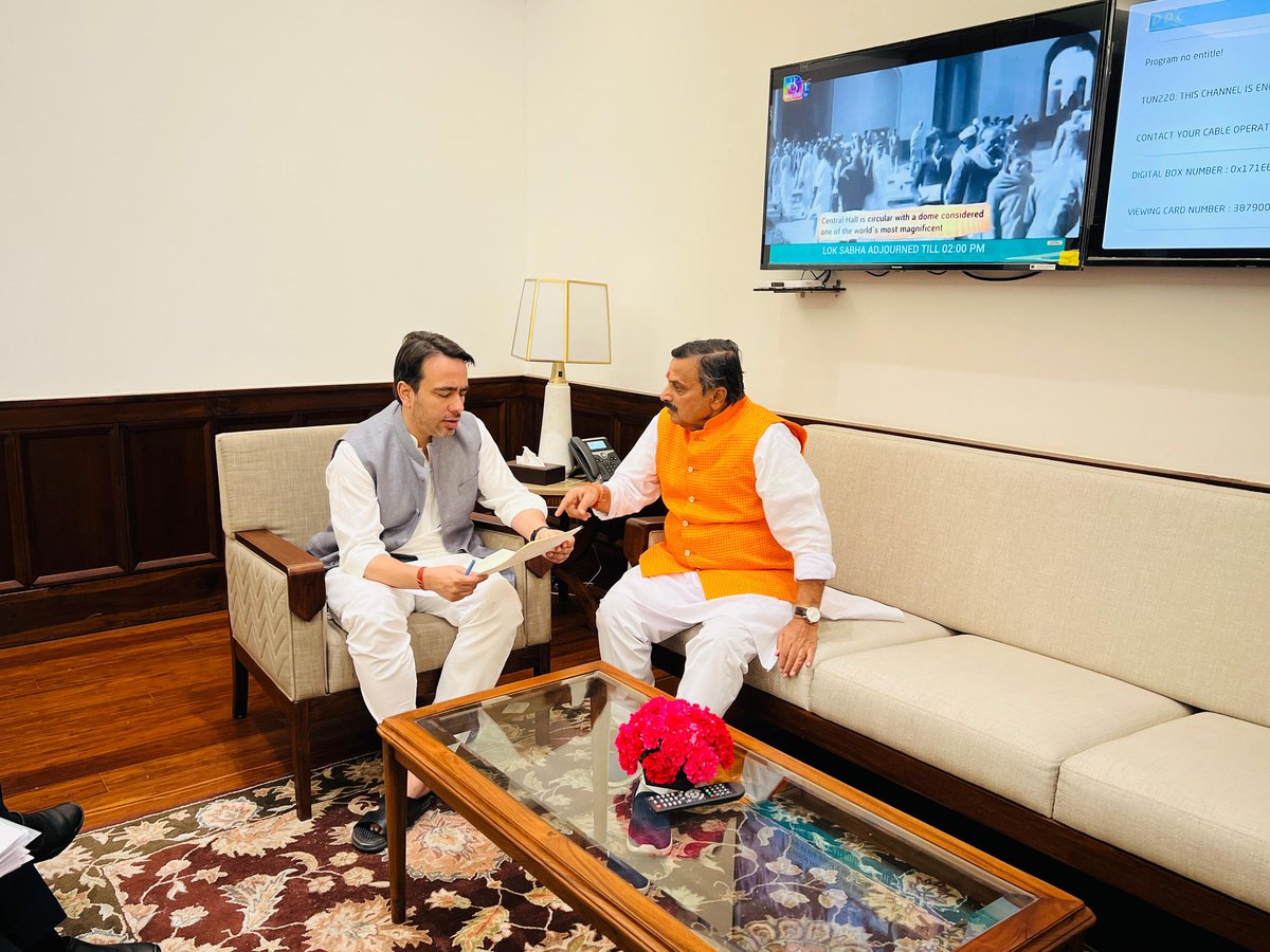 Jattcomunit's tweet photo. माननीय सांसद संगीता यादव आनंद भदौरिया रुचि वीरा नाग और सांसद हनुमान बेनीवाल हरिश्चंद्र मीरा और नारायण के भंडगे अपने संसदीय क्षेत्र पर माननीय मंत्री श्री जयंत चौधरी जयंत चौधरी जी से मुलाकात की और चर्चा के दौरान प्रभावी शासन ओर विकास पर प्रकाश डाला 1/2 https://t.co/CQZxmTZiiR
