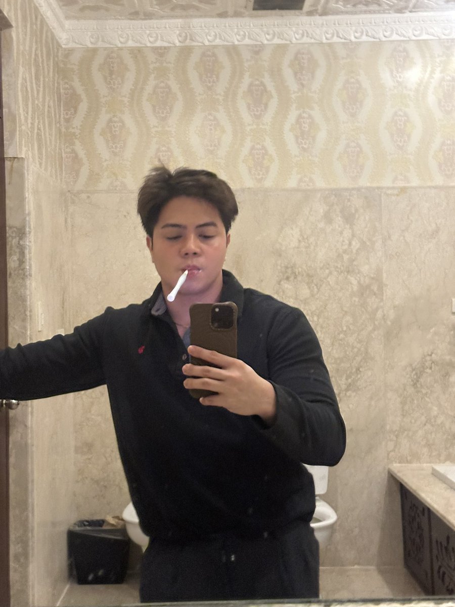 _nickdeocampo's tweet photo. grwm https://t.co/dBDFx9akt8