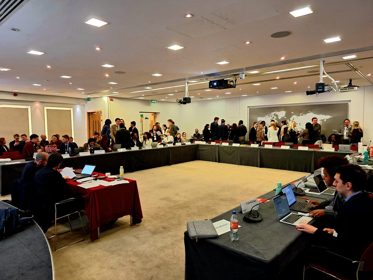 MYBISA's tweet photo. #BISA #climatesim 2025
Climate negotiations are in full swing at @ChathamHouse
We've just had our 2nd unmoderated causus of the day as the country delegations seek to build coalitions and agreements!
With:
@LSEIRDept
@soas_cisd
@PIRWestminster
@GoldsmithsPolit
@LiverpoolHopeUK https://t.co/Mh9xunrOpQ