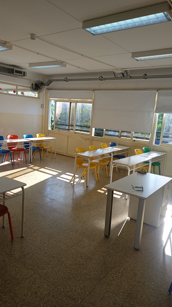 UnEntusiasta's tweet photo. Eliminaron las mesas de examen porque los estudiantes reprobados se frustraban y abandonaban, ahora la norma es "acompañar la trayectoria" de cada alumno, pero en general durante este periodo de recuperación no vienen porque siempre habrá otra oportunidad ¿Se podrá revisar esto? https://t.co/KiDG8QVsEK