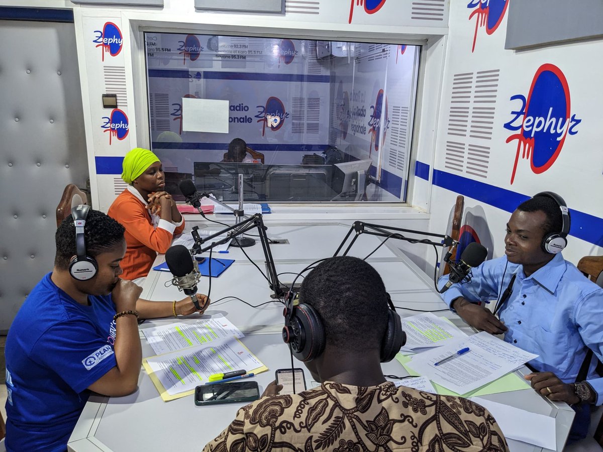 AifjlA's tweet photo. #16joursdactivisme
Retour sur l'émission de sensibilisation du public sur les VBG afin de faciliter la compréhension de la notion de VBG du vendredi sur la radio Zéphyr avec @PlanIntTogo
#BrisonsLeSilence #StopVBG  #ProtectiondesVictimes #ÉgalitéPourTous #JusticePourTous https://t.co/PrZe6SA7YE