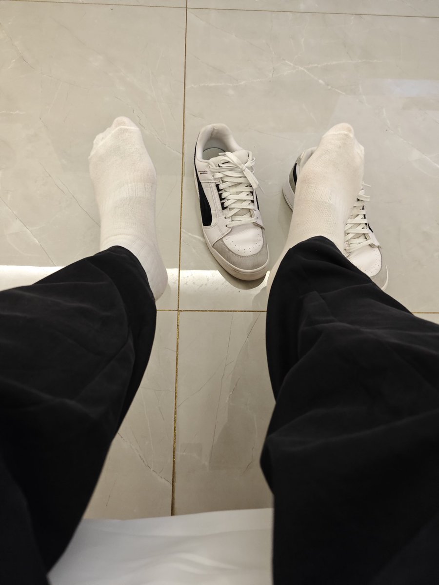 simplelive94's tweet photo. 黑还是白？ https://t.co/MwCXoeTznf